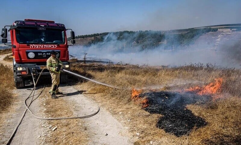 Caos en Israel por una serie de incendios provocados por un ataque de Hezbollah