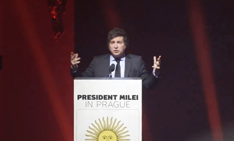 Milei sigue con su grandilocuencia: “Si sale bien, probablemente me den el Nobel de Economía”