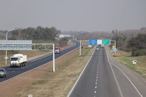 Un policía y un ladrón resultaron heridos al protagonizar un enfrentamiento en la Autopista Rosario Santa Fe