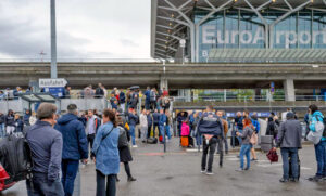 El aeropuerto francés Basilea-Mulhouse reanuda su actividad después de haber sido evacuado por “seguridad”