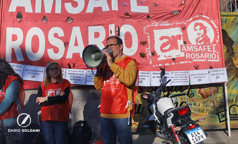 Docentes denuncian que «perdieron un 30% del poder adquisitivo» durante el primer semestre