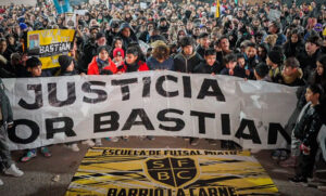 Multitudinaria marcha por Bastian, el nene de 10 años que murió durante un tiroteo en Avellaneda