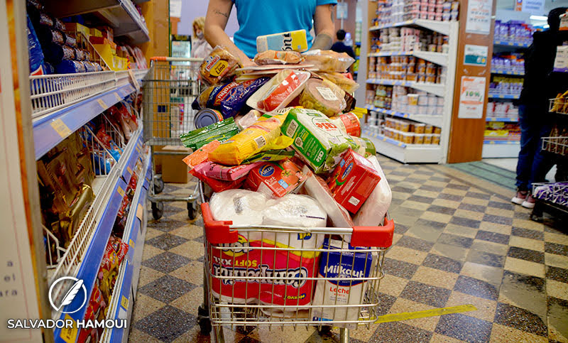 Adorni aseguró que en junio hubo deflación en algunos alimentos