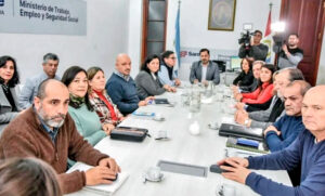 Docentes, estatales y profesionales de la salud santafesinos se reúnen con el Gobierno este miércoles