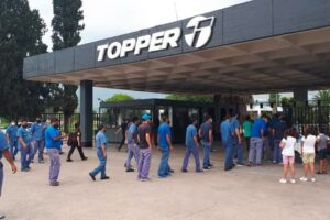 Topper vuelve a paralizar la producción y licencia a 1.200 trabajadores