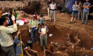 El Efecto: Equipo de Antropología Forense, cuarenta años restituyendo identidades