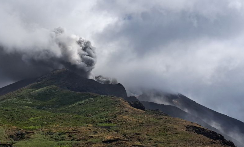 El volcán Etna entró en erupción y eleva los niveles de alerta