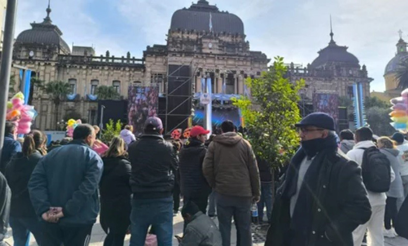 Tucumán recibe a Milei con un festival musical y protestas en su contra