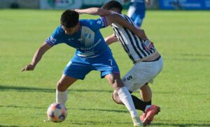 Argentino ganaba, se durmió en el final y empató con Claypole 2 a 2