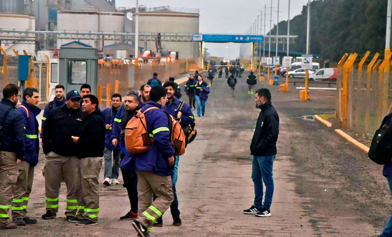 Los aceiteros paran sorpresivamente por tiempo indeterminado en todo el país