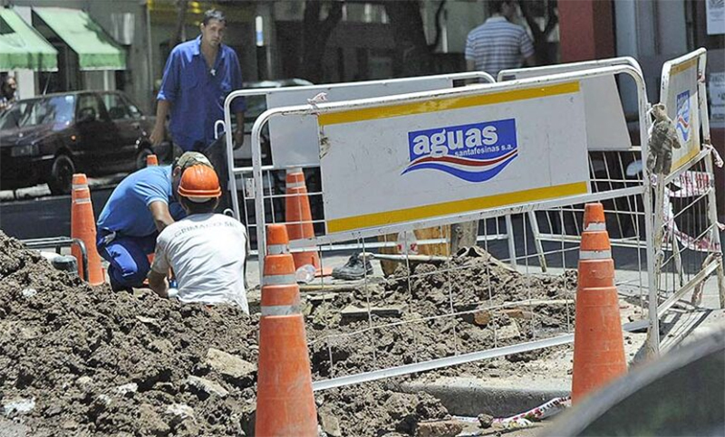 Trabajadores de Aguas Santafesinas realizan un paro de 24 horas por despidos y suspensiones