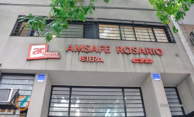 Los docentes de Amsafe Rosario votan entre tres mociones de rechazo al aumento ofrecido del 9,95 %