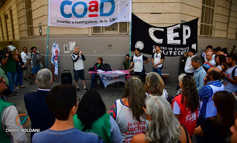 Docentes de la UNR realizarán un «ruidazo» para exigir el tratamiento de la Ley de financiamiento universitario