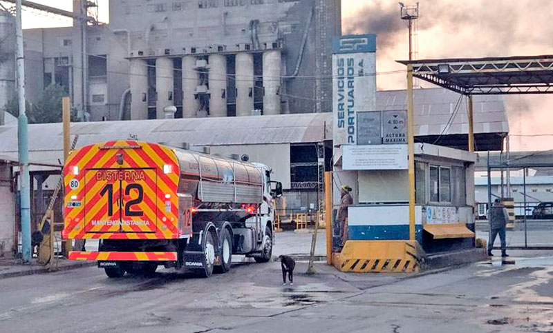 Trabajadores portuarios de Rosario piden extremar las medidas de seguridad tras el incendio