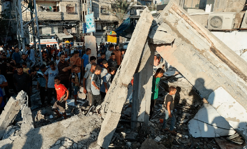 Al menos 25 palestinos muertos por ataques israelíes contra escuelas en Gaza