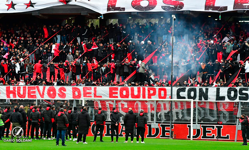 Los hinchas rojinegros realizaron un nuevo Banderazo en la previa del Clásico