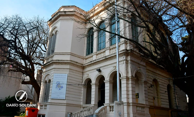 El edificio de la escuela Guido y Spano ya es de la Provincia: «Estamos muy felices, estos dos años valieron la pena»