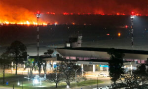 Incendio en el aeropuerto de Sauce Viejo: está totalmente controlado y se investiga si fue intencional