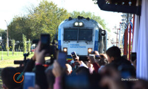 Tren Cañada-Rosario: por el desguace del servicio, los usuarios se enteran si pueden viajar por un grupo de WhatsApp