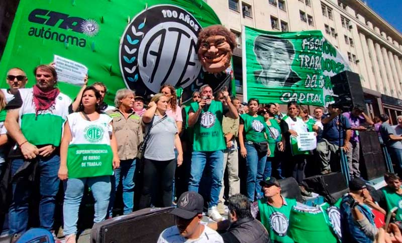 Frente a la ola de despidos, trabajadores estatales realizan protestas y asambleas en todos los organismos