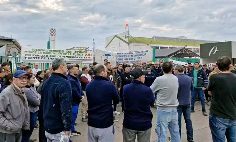 El sindicato de químicos le pide a Atanor que restituya los salarios y cancele el despido de 27 trabajadores