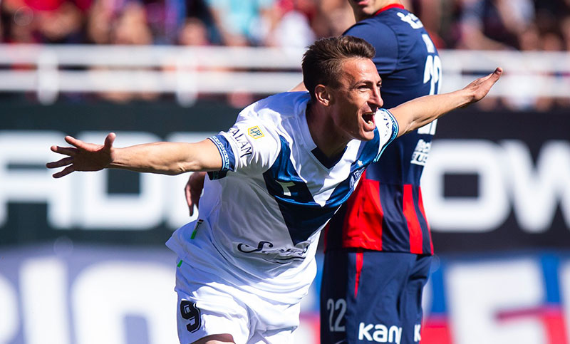 Vélez venció a San Lorenzo y se consolida en la punta de la Liga