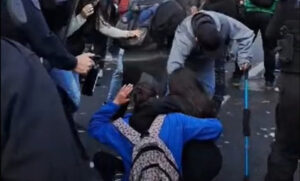 Un video muestra cómo un policía roció con gas pimienta a una nena durante la manifestación en Buenos Aires