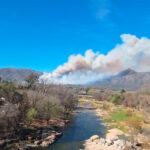 Un voraz incendio consume El Durazno en Calamuchita y obligó a evacuar a decenas de cordobeses