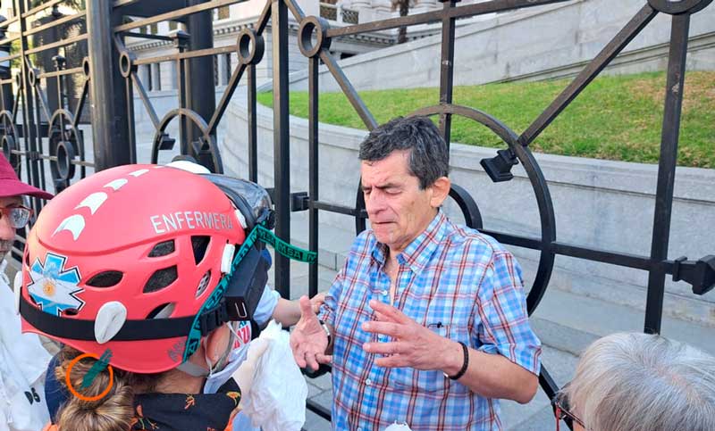 La policía reprimió a los jubilados que reclamaban frente al Congreso