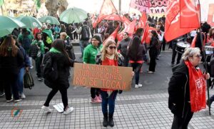 La Provincia descontará el día a los docentes que se sumen al paro en rechazo a la reforma previsional