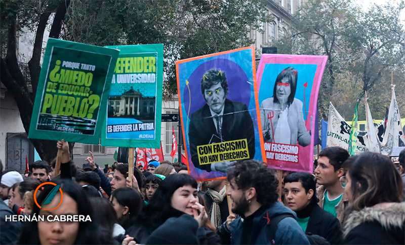 ¿Por qué la universidad sale a la calle?