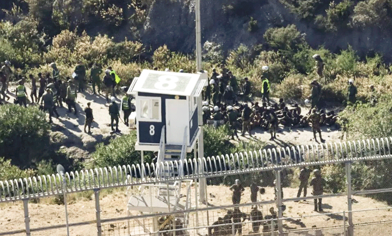 Arrestan a 60 personas en Marruecos por intentar organizar un paso masivo a la ciudad española de Ceuta