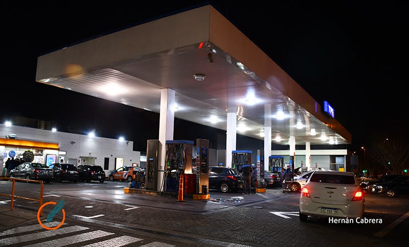 El presidente de YPF dijo que podrían bajar los combustibles: ¿qué dicen en las estaciones de servicio?