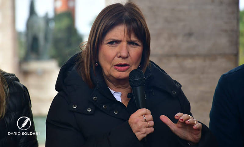 Tras el acto del Gobierno, Bullrich aseguró que no vio micros en Parque Lezama