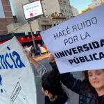 El grito de Coad: docentes universitarios reclamaron con un ruidazo mejoras salariales