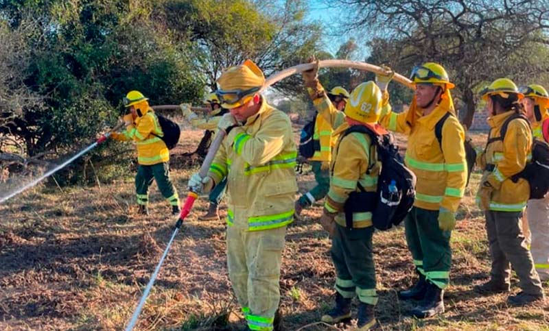 Combate de incendios forestales: bomberos voluntarios realizaron cursos básicos en Santa Fe