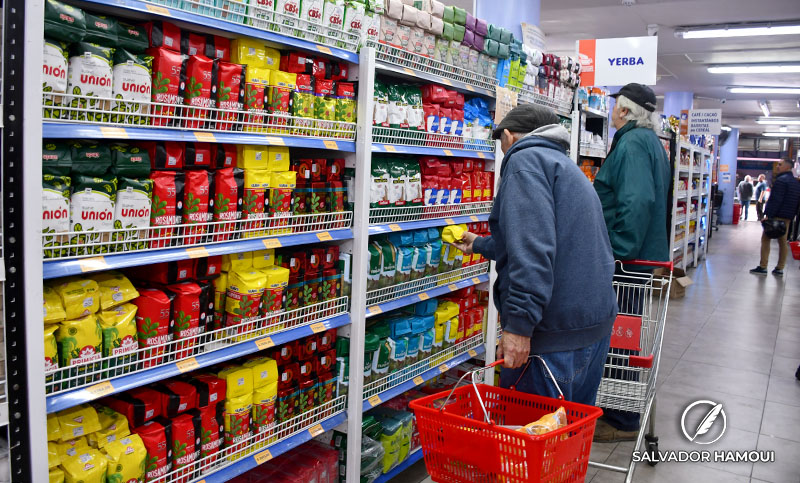 Consumo desplomado: las ventas en supermercados cayeron 12,3% interanual durante julio