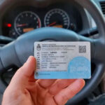 Con el fin de la tarjeta azul, ¿cuál es el trámite que permite que otra persona conduzca el auto?