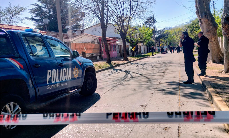 Violenta salidera en Fisherton: golpe comando, millonario robo y un policía gravemente herido