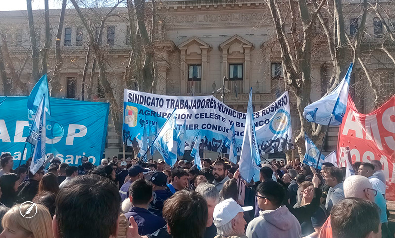 La Intersindical Rosario realizó un acto en rechazo a la reforma previsional y veto a la movilidad jubilatoria