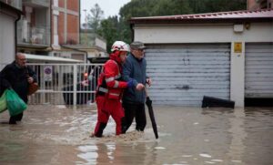 Dos personas desaparecidas y miles de evacuados por las inundaciones en el norte de Italia