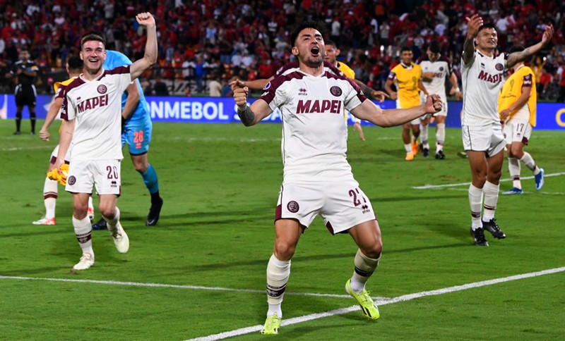 Lanús se hizo fuerte en Colombia y pasó a las semis de la Sudamericana