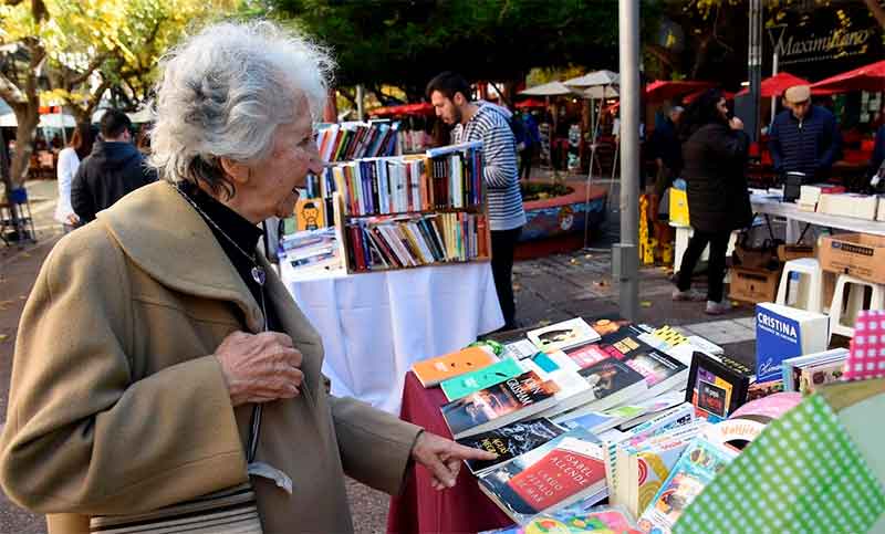 Proponen la creación del “Paseo de la lectura” en la plaza Sarmiento