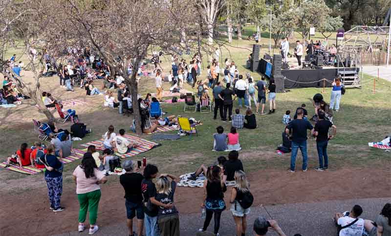 Día de la Primavera: pocos jóvenes y ningún disturbio