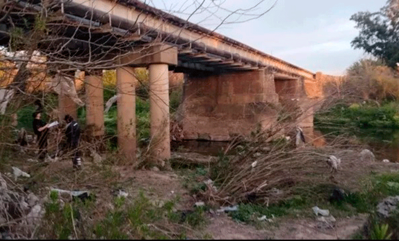 Un hombre murió al caer de un puente al forcejear tras un presunto intento de robo