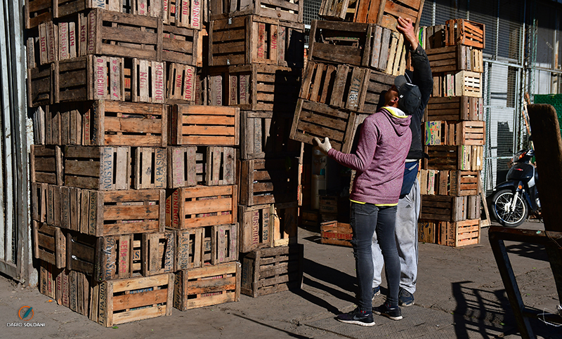 La precarización avanza: en junio cayó el empleo asalariado, pero crecieron los monotributistas