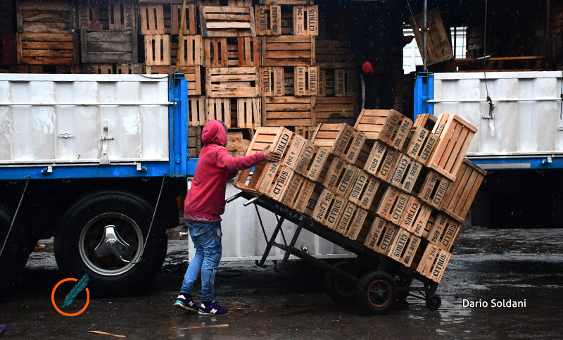 Los rosarinos ganan 40% menos que en 2017 y cada vez más trabajadores se vuelcan al pluriempleo para llegar a fin de mes