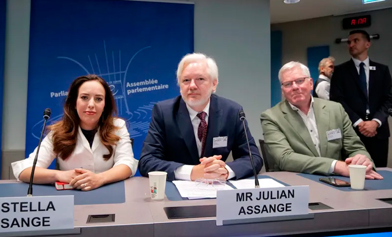 Julian Assange: «Estoy libre porque me declaré culpable de periodismo»