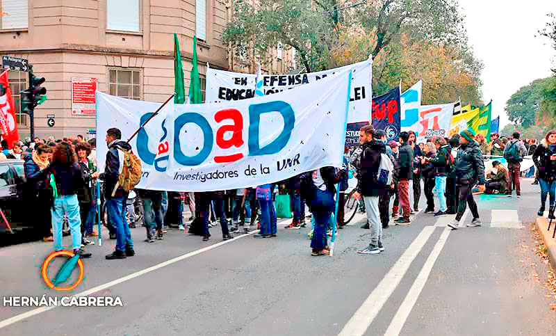 Docentes de la UNR votan para hacer un paro de 48 o 72 horas para la semana próxima