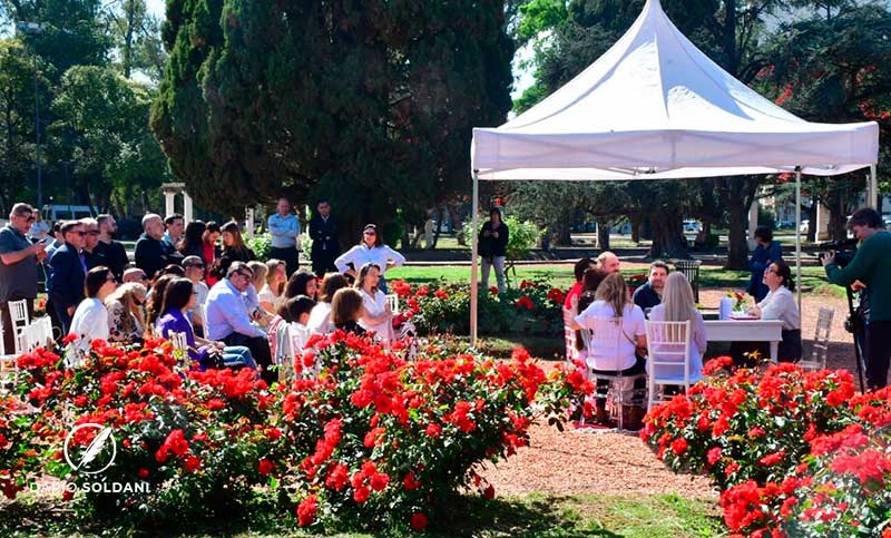 Volvieron los enlaces en el Rosedal: la iniciativa se enmarca en el programa “Casate con tu ciudad como testigo”